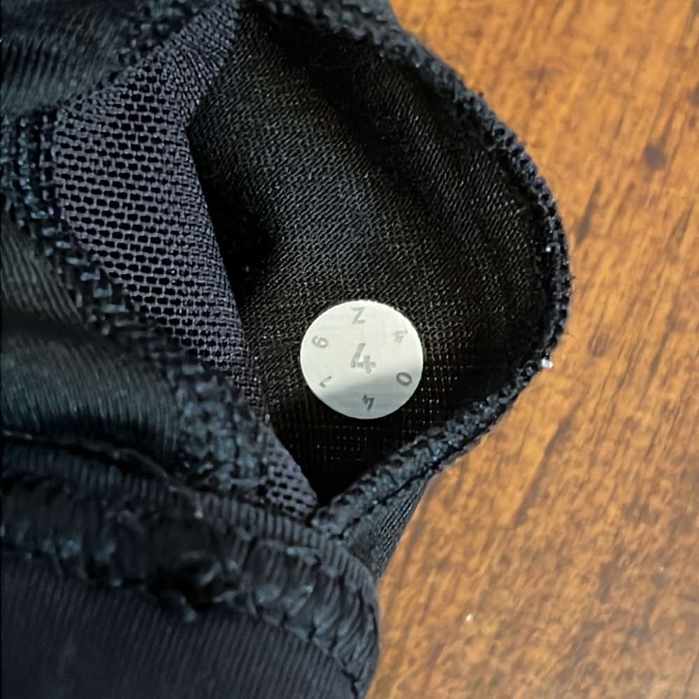 Lululemon Hit it Tank Frozen Fizz White/Black Size 4 - Picture 7 of 7